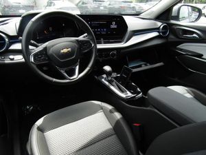 2025 Chevrolet TRAX LT — фото 4