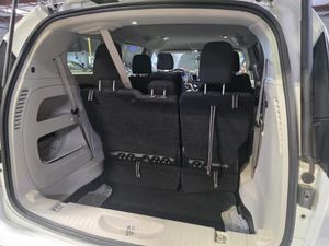 2023 Chrysler VOYAGER LX 照片 6