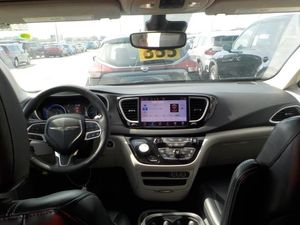 CHRYSLER PACIFICA TOURING L - 4