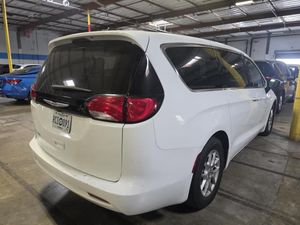 2023 Chrysler VOYAGER LX 照片 2