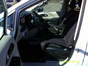 CHRYSLER VOYAGER LX - 3