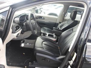 CHRYSLER PACIFICA TOURING L - 3