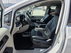 CHRYSLER PACIFICA TOURING L - 3