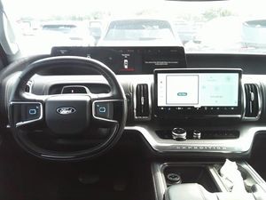 صورة 4 لـ 2025 FORD EXPEDITION PLATINUM