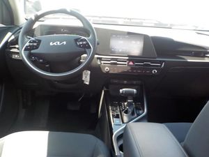 2025 KIA NIRO LX photo 4