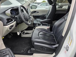 CHRYSLER PACIFICA TOURING L - 3