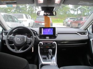صورة 4 لـ 2025 Toyota RAV4 LE