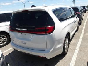 CHRYSLER PACIFICA TOURING L - 2