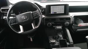 2025 Toyota 4RUNNER SR5 photo 8