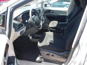 CHRYSLER VOYAGER LX - 3