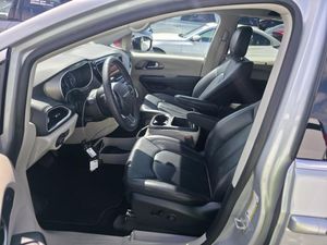 CHRYSLER PACIFICA TOURING L - 3