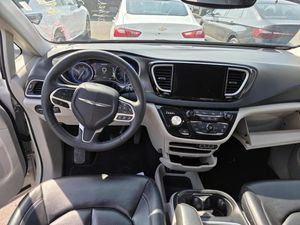 CHRYSLER PACIFICA TOURING L - 4