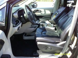 CHRYSLER PACIFICA TOURING L - 3