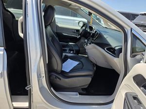 CHRYSLER PACIFICA TOURING L - 3