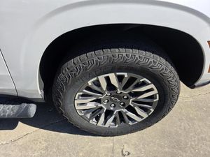 CHEVROLET SUBURBAN Z71 - 8