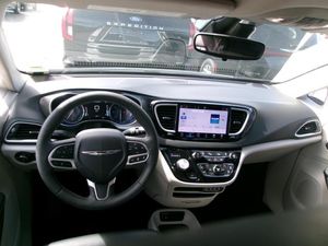 CHRYSLER PACIFICA TOURING L - 4