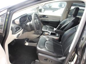 CHRYSLER PACIFICA TOURING L - 3