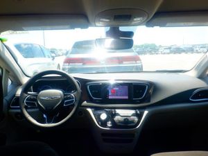 CHRYSLER VOYAGER LX - 4