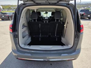 CHRYSLER PACIFICA TOURING L - 6