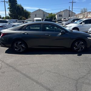 HYUNDAI ELANTRA HYBRID LIMITED - 6