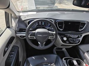 CHRYSLER PACIFICA TOURING L - 4