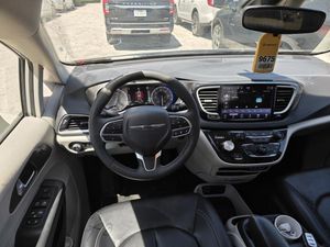 CHRYSLER PACIFICA TOURING L - 4