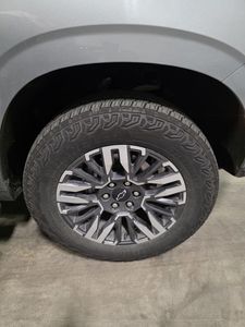 CHEVROLET SUBURBAN Z71 - 10