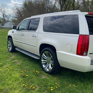 CADILLAC ESCALADE ESV LUXURY - 3