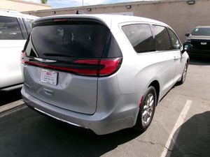 CHRYSLER PACIFICA TOURING L - 2