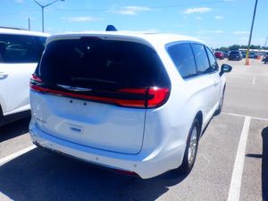CHRYSLER PACIFICA TOURING L - 2