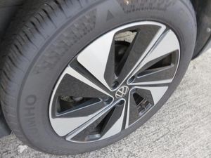 صورة 16 لـ 2025 Volkswagen TAOS SE