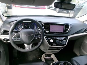 CHRYSLER PACIFICA TOURING L - 4