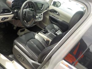 CHRYSLER PACIFICA TOURING L - 3