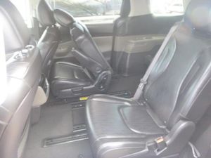 KIA CARNIVAL LXS - 7