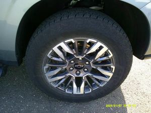 CHEVROLET SUBURBAN Z71 - 9