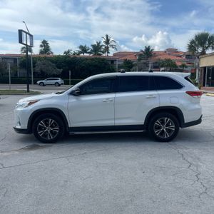 2019 Toyota HIGHLANDER LE 照片 2