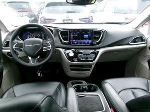 CHRYSLER PACIFICA TOURING L - 4