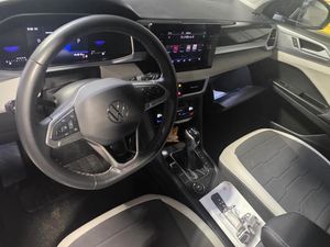 صورة 4 لـ 2025 Volkswagen TAOS SE