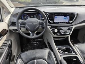 CHRYSLER PACIFICA LIMITED - 4