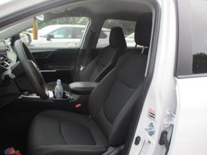 صورة 3 لـ 2025 Toyota RAV4 LE
