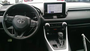 صورة 4 لـ 2025 Toyota RAV4 LE