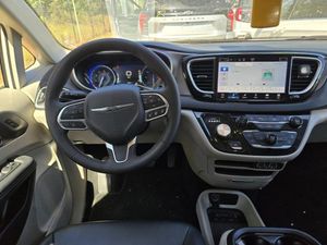 CHRYSLER PACIFICA TOURING L - 4