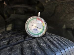 CHRYSLER VOYAGER LX - 10