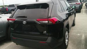 2025 Toyota RAV4 LE 照片 2