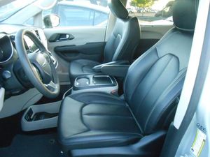 CHRYSLER PACIFICA TOURING L - 3