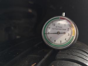 KIA CARNIVAL LXS - 9