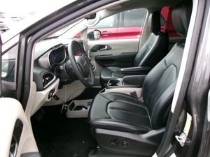 CHRYSLER PACIFICA TOURING L - 3