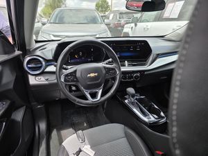 2025 Chevrolet TRAX LT — фото 4