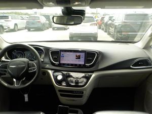 CHRYSLER PACIFICA TOURING L - 4