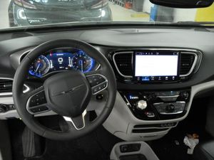 CHRYSLER PACIFICA TOURING L - 4